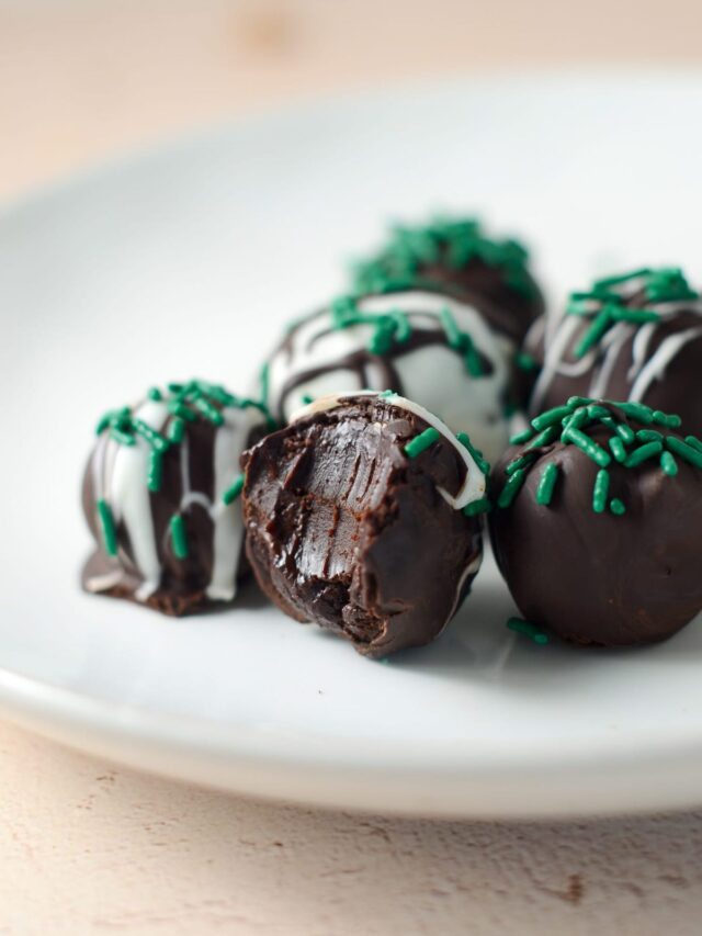 Easy Mint Chocolate Truffles (3 Ingredients) - Naturallie Plant-Based