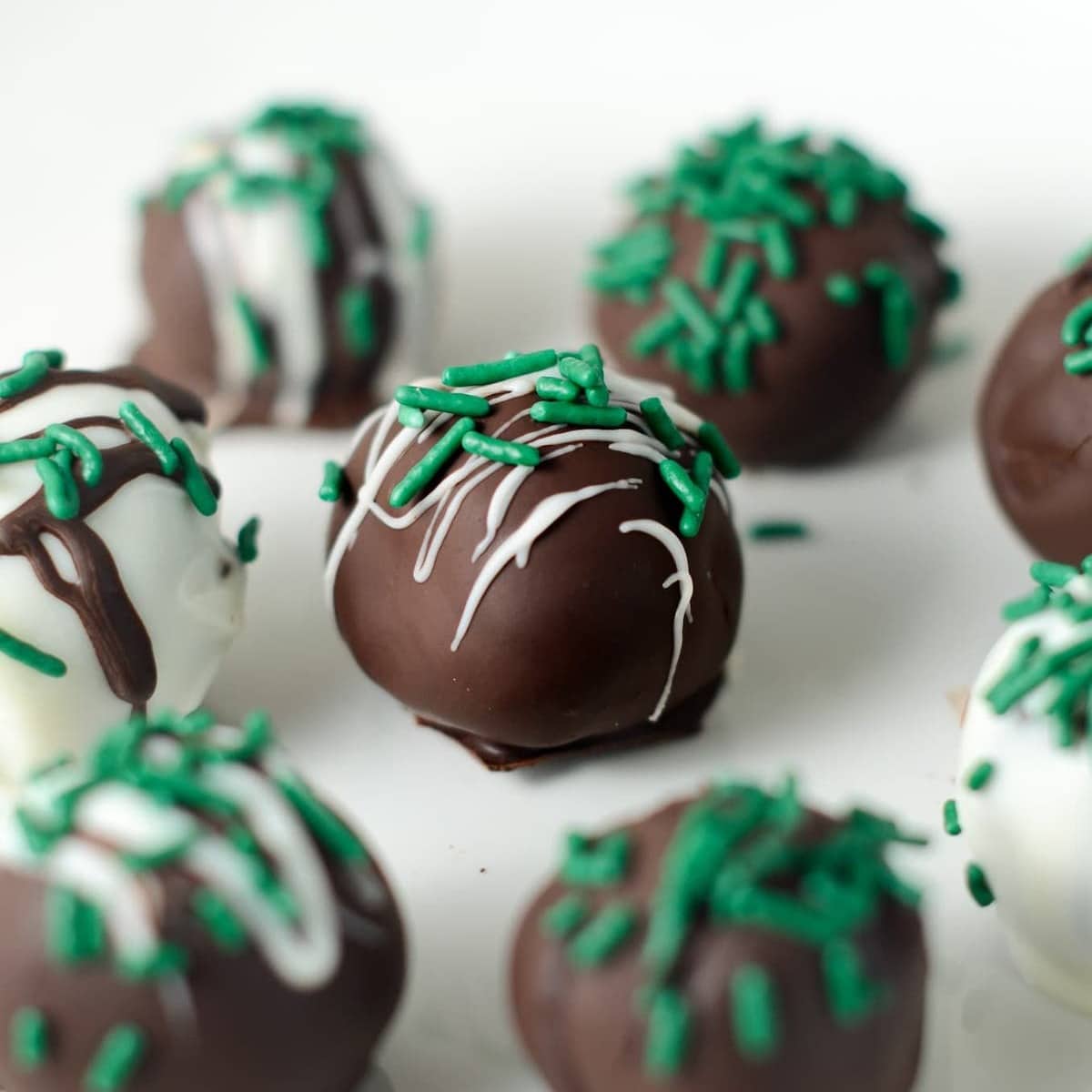 Easy Mint Chocolate Truffles (3 Ingredients) - Naturallie Plant-Based