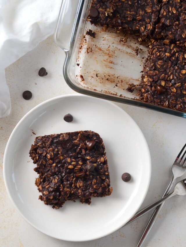 Fudgy Brownie Baked Oatmeal (Healthy, Vegan) - Naturallie Plant-Based