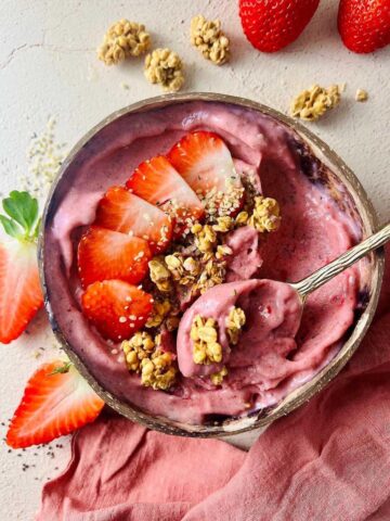 Creamy Strawberry Smoothie Bowl - Naturallie Plant-Based