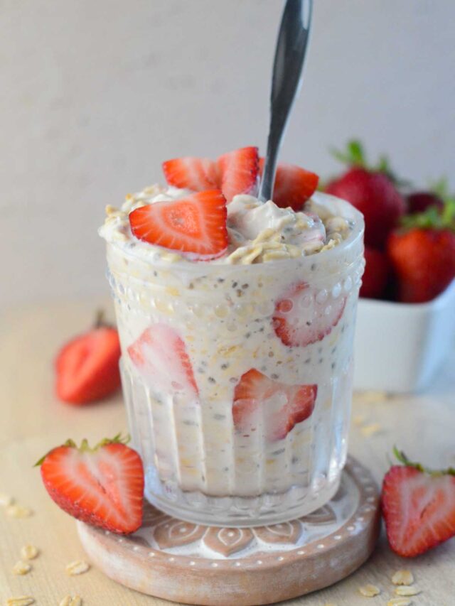 https://naturallieplantbased.com/wp-content/uploads/2023/07/cropped-strawberries-and-cream-overnight-oats-1.jpg